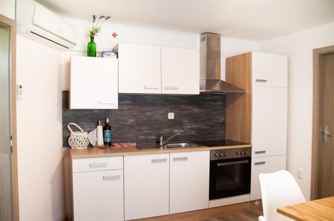 Amber In The Centar Apartment คาชเตลา ภายนอก รูปภาพ